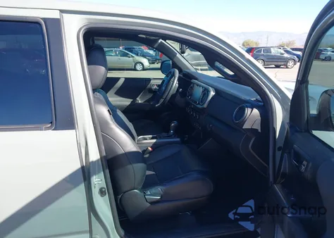 2022 Toyota Tacoma Trd Off Road z USA, uszkodzony, nr VIN 3TMCZ5AN3NM462275